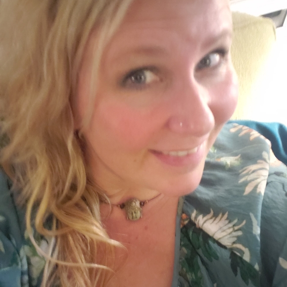 Meet your Posher, Trinity✌ - Picture 3 of 6